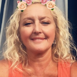 Shelley, 52 from Rickmansworth, Hertfordshire A latest member photo