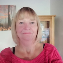 Dee, 63 from Wroughton, Wiltshire A latest member photo